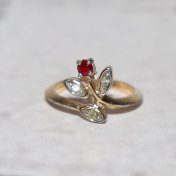 Avon Gold Ring with Red and Green Details - Picture 4 of 4